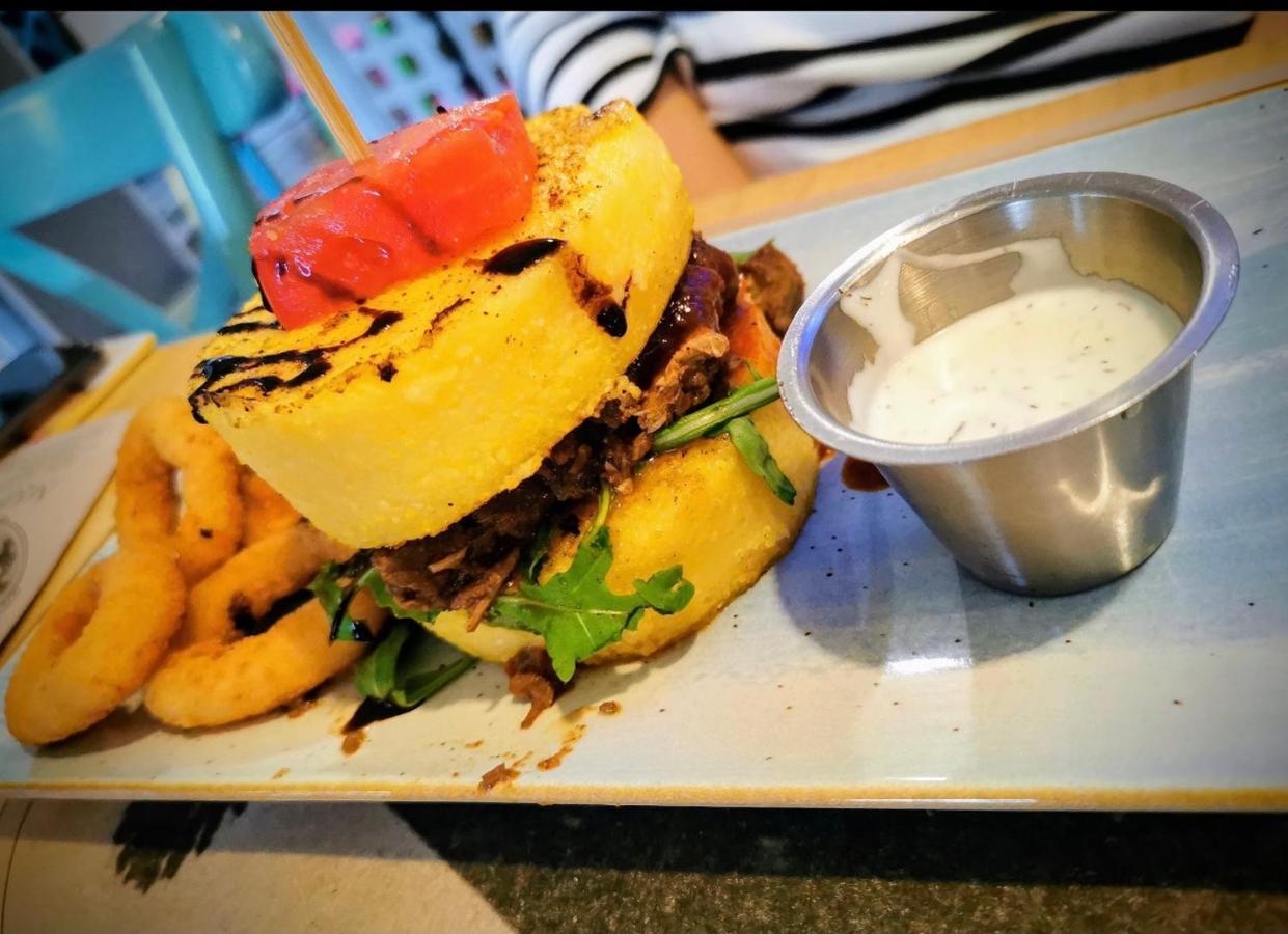 Artmotel & Bistro Haţeg 외부 사진