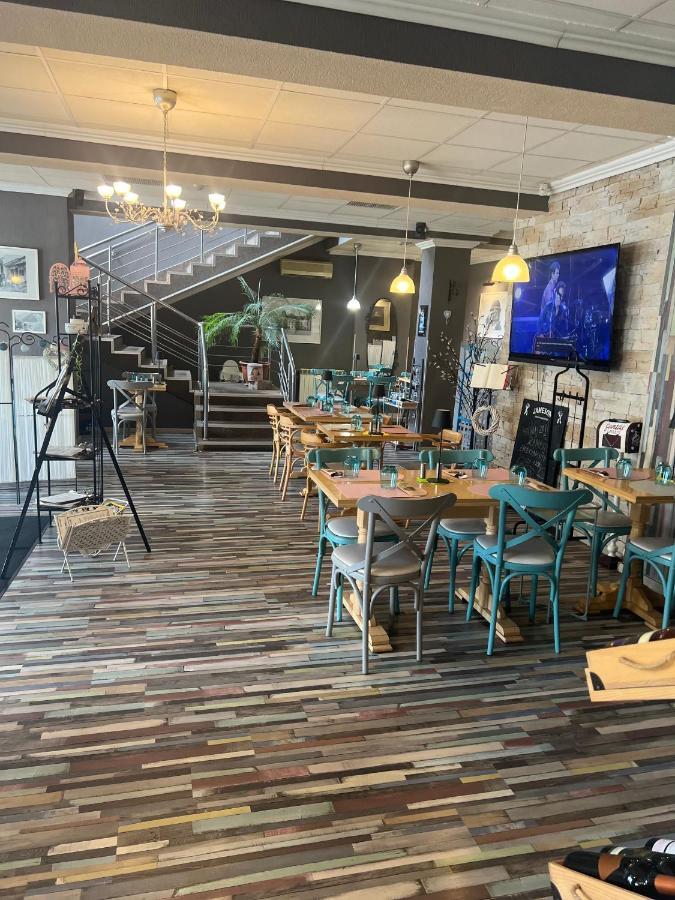 Artmotel & Bistro Haţeg 외부 사진