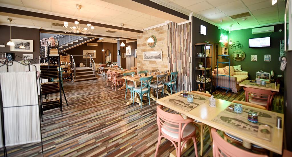 Artmotel & Bistro Haţeg 외부 사진