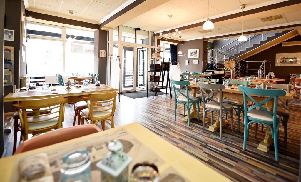 Artmotel & Bistro Haţeg 외부 사진