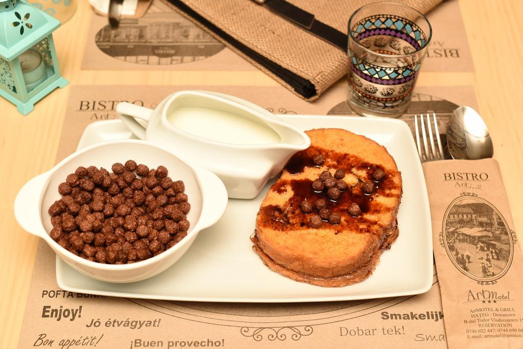 Artmotel & Bistro Haţeg 외부 사진
